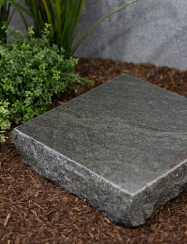 Grabplatte, Gedenktafel Granit grünlich bossiert